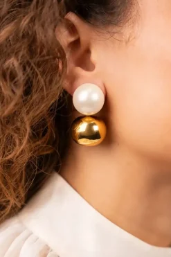 Goudkleurige Parel Oorbellen Rond Bold